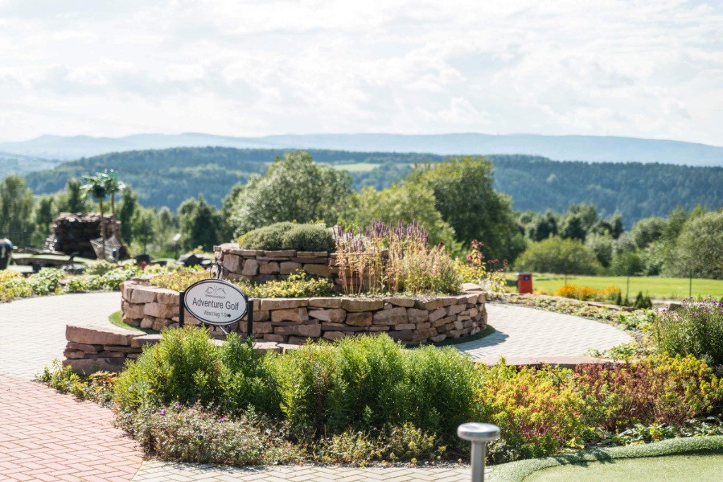 Haupteingang & Kräuterspirale