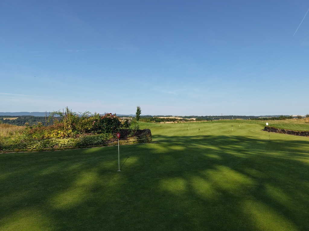 Golf-Akademie & Übungsbereich